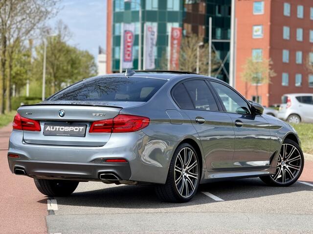 BMW 5-SERIE Sedan 530i xDrive M-Sport Schuifdak Memory HUD