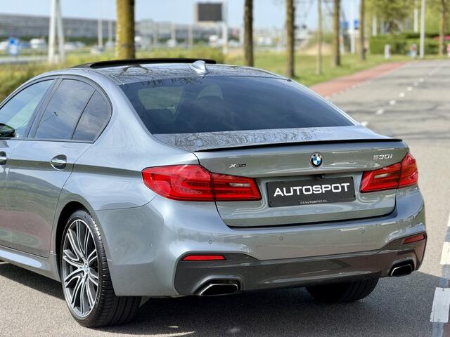 BMW 5-SERIE Sedan 530i xDrive M-Sport Schuifdak Memory HUD