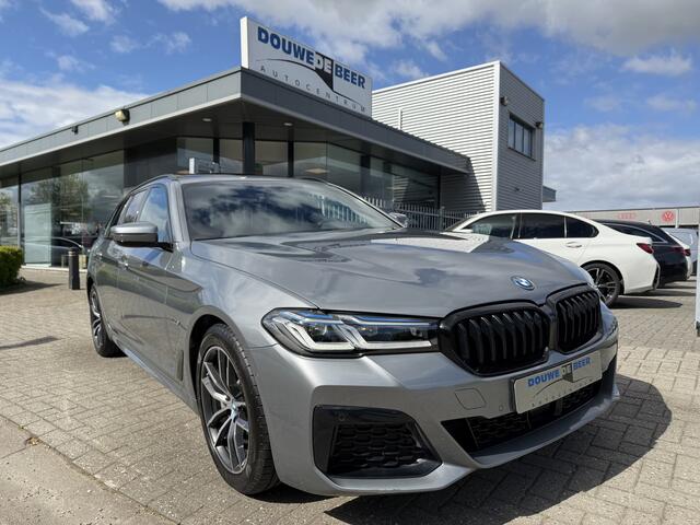 BMW 5-SERIE Touring 530e High Executive M Sport Pano-Dak | Trekhaak | Adapt. Cruise | Leer | HUD | Camera |
