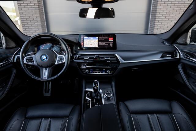 BMW 5-SERIE Touring 530e High Exe | HUD | PANO | Trekhaak