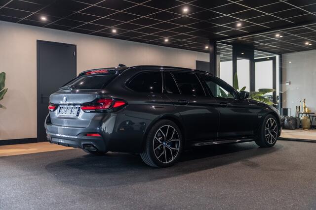BMW 5-SERIE Touring 530e High Exe | HUD | PANO | Trekhaak