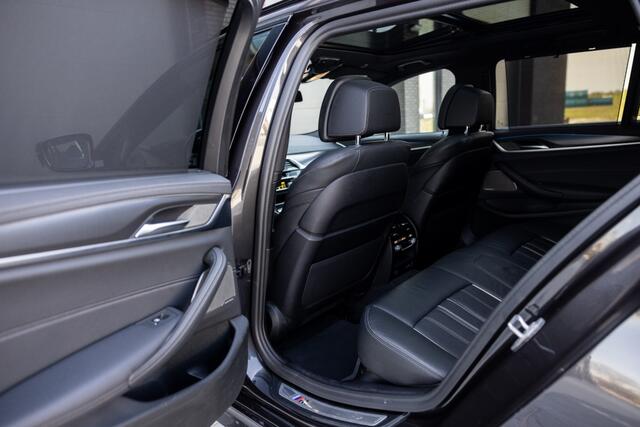 BMW 5-SERIE Touring 530e High Exe | HUD | PANO | Trekhaak