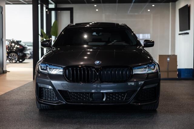 BMW 5-SERIE Touring 530e High Exe | HUD | PANO | Trekhaak