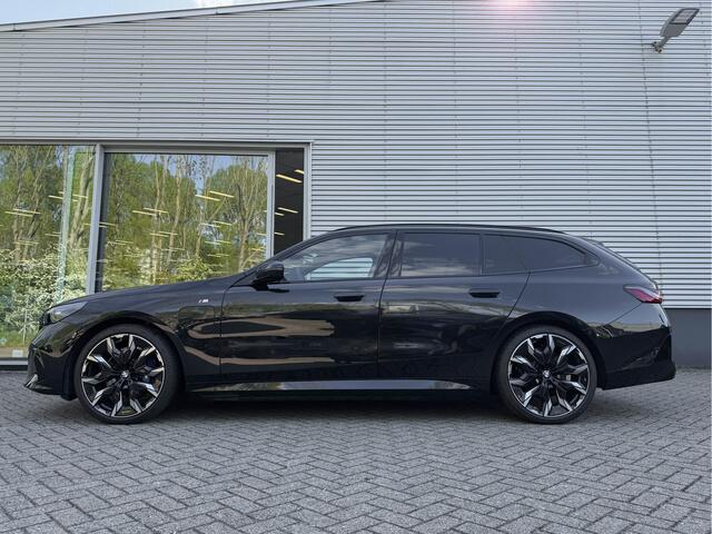 BMW 5-SERIE Touring 530e M-Sport+Pro M-Zetels H&K Head-Up Carbon Iconic Keyless Camera Drive-A+ VOL!