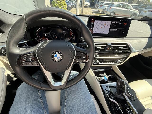 BMW 5-SERIE Touring 520i High Executive | Pano | Leder | 04-2021 98.473 KM