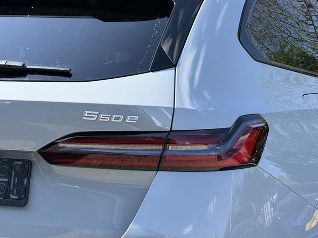 BMW 5-SERIE Touring 550e xDrive | M-Sport Pro | Panorama | Driv. Ass. Prof. | Harman/Kardon | 21'' | Elek. Trekhaak | Stuur + Stoelverw.