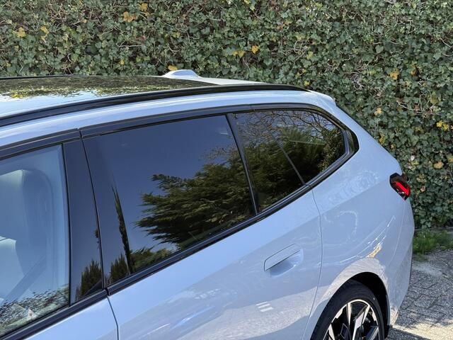 BMW 5-SERIE Touring 550e xDrive | M-Sport Pro | Panorama | Driv. Ass. Prof. | Harman/Kardon | 21'' | Elek. Trekhaak | Stuur + Stoelverw.