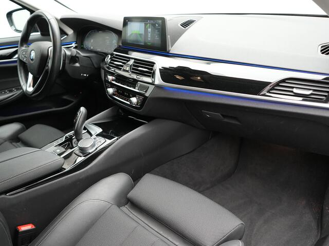 BMW 5-SERIE 530e iPerformance Sportline PHEV 252pk | Adaptive Cruise | Camera | Sportstoelen Verwarmd | 19"L.M | Adaptive LED | Sfeerverlichting | Apple Carplay |