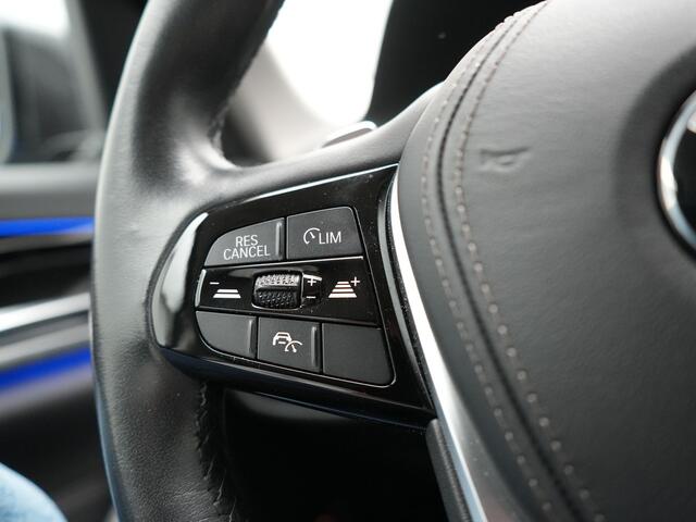 BMW 5-SERIE 530e iPerformance Sportline PHEV 252pk | Adaptive Cruise | Camera | Sportstoelen Verwarmd | 19"L.M | Adaptive LED | Sfeerverlichting | Apple Carplay |