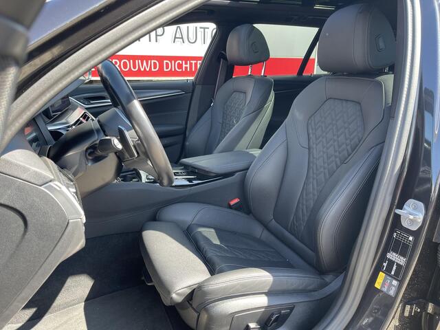 BMW 5-SERIE Touring 530e xDrive High Executive M Sport 18''/Panoramadak/Laser LED/Trekhaak/Head-up/Keyless/Dodehoek/Camera/Apple Carplay & Android Auto/HiFi