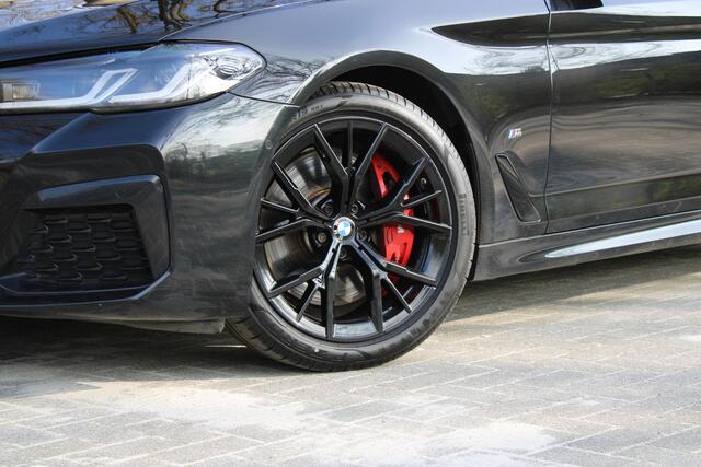 BMW 5-SERIE Touring 540i xDrive Touring M-Sport | Pano | 4-zone Clima | DAB | Adap LED Koplampen | Grootlicht assistent | Live Cockpit Professional | Etc.