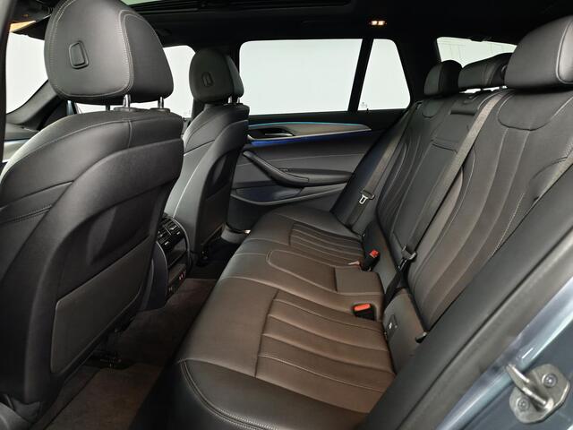 BMW 5-SERIE Touring 530e M-sport | 19 Inch W spaak | Elek glazen panorama dak | Trekhaak |