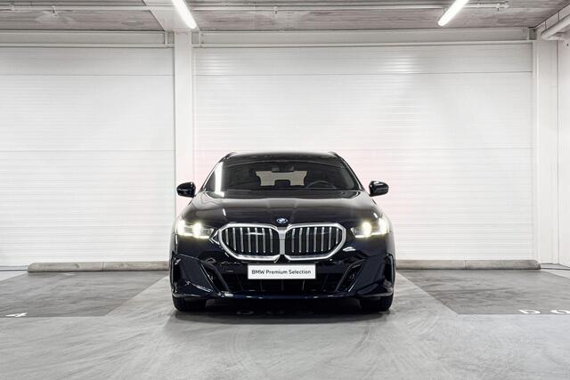BMW 5-SERIE Touring 530e M Sport Edition | Harman/Kardon | Driving Assistant Professional | Parking Assistant Plus | Stoelverwarming | Comfort Access
