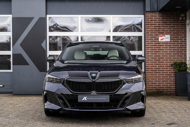 BMW 5-SERIE 530e xDrive M Sport | Comfort Seats | Memory | Harman/Kardon | Driving Ass. Plus | Trekhaak | Ventilate | 20' Inch |