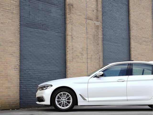 BMW 5-SERIE 520d High Executive Luxury Line | Pano | HUD | ACC | Driving Assistant Plus | Haak