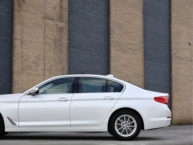 BMW 5-SERIE 520d High Executive Luxury Line | Pano | HUD | ACC | Driving Assistant Plus | Haak