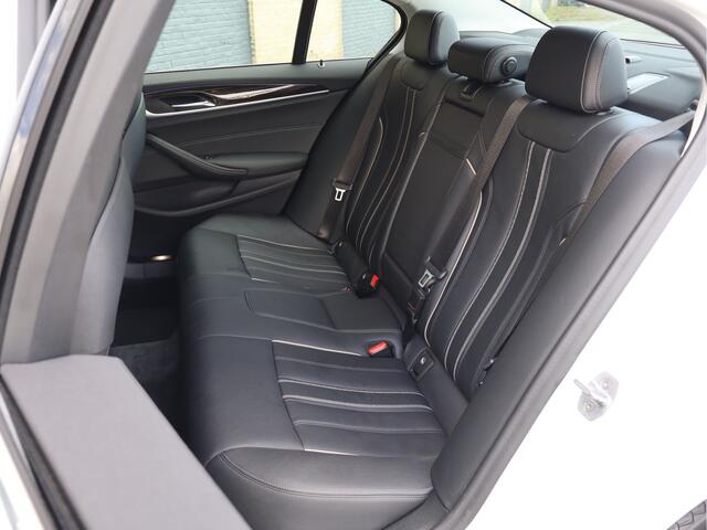 BMW 5-SERIE 520d High Executive Luxury Line | Pano | HUD | ACC | Driving Assistant Plus | Haak