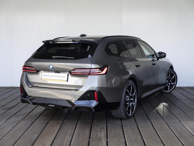 BMW 5-SERIE Touring 530e | M Sportpakket Pro | Innovation Pack | Stuurwielrand verwarmd | Comfort Access | Panoramadak | Stoelventilatie | Bowers & Wilkins | 21''