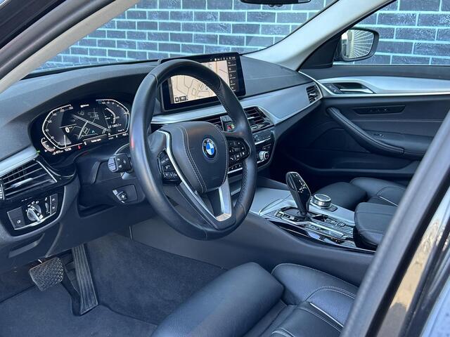 BMW 5-SERIE Touring 520e Business Edition Plus | Plug-in Hybrid (PHEV) | Lederen Bekleding | Laser LED Koplampen | Elektrische Achterklep | Elektrisch Verstelbare Voorstoelen | Stoelverwarming | Live Cockpit Professional