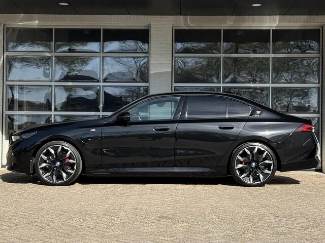 BMW 5-SERIE 530e M SPORT PRO | STOELVENTILATIE | PANORAMA | HARMAN KARDON | COMFORTPACK | 21 INCH |