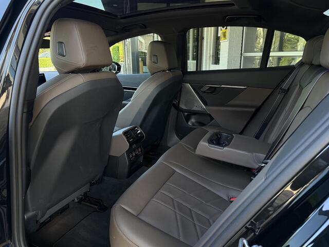 BMW 5-SERIE 530e M SPORT PRO | STOELVENTILATIE | PANORAMA | HARMAN KARDON | COMFORTPACK | 21 INCH |