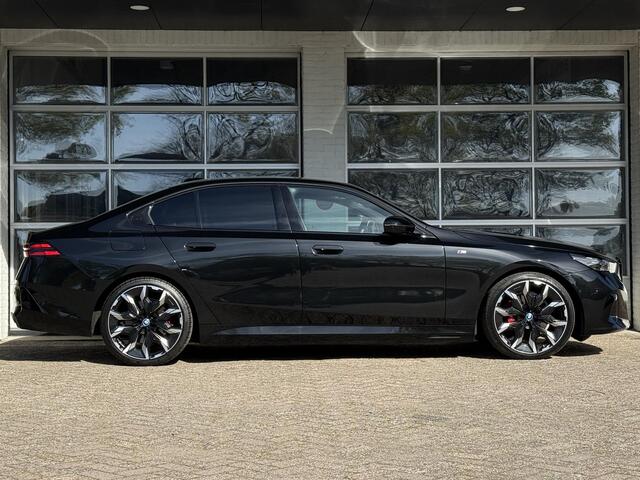 BMW 5-SERIE 530e M SPORT PRO | STOELVENTILATIE | PANORAMA | HARMAN KARDON | COMFORTPACK | 21 INCH |