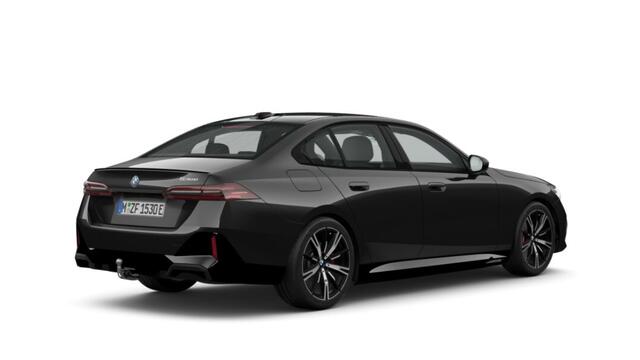 BMW 5-SERIE 530e M Sport Edition | M Sport Pro | Trekhaak | Glazen Panoramadak | Innovation Pack | Travel Pack | Comfort Pack + Comfortstoelen