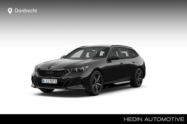 BMW 5-SERIE Touring 530e M Sport Edition | M Sport Pro | Trekhaak | Glazen Panoramadak | Innovation Pack | Travel Pack | Comfort Pack + comfort stoelen | Stuurwiel verwarmd |
