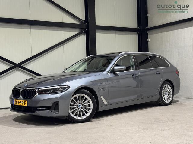 BMW 5-SERIE Touring 520e Business | navi | leder | panorama | trekhaak |