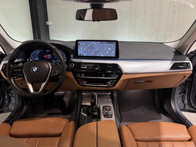 BMW 5-SERIE Touring 520e Business | navi | leder | panorama | trekhaak |