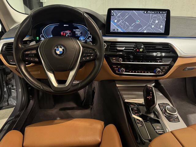 BMW 5-SERIE Touring 520e Business | navi | leder | panorama | trekhaak |