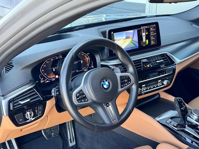 BMW 5-SERIE Touring 530d High Executive 286 PK | M sport | Laser | 19 Inch | H/K | Keyless