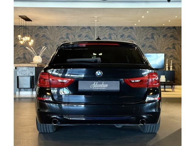 BMW 5-SERIE Touring 520d High Exe I Black on Black I Mooie auto