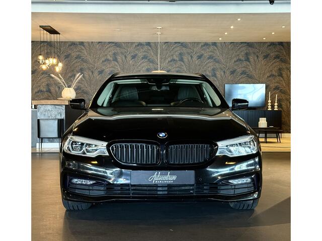 BMW 5-SERIE Touring 520d High Exe I Black on Black I Mooie auto