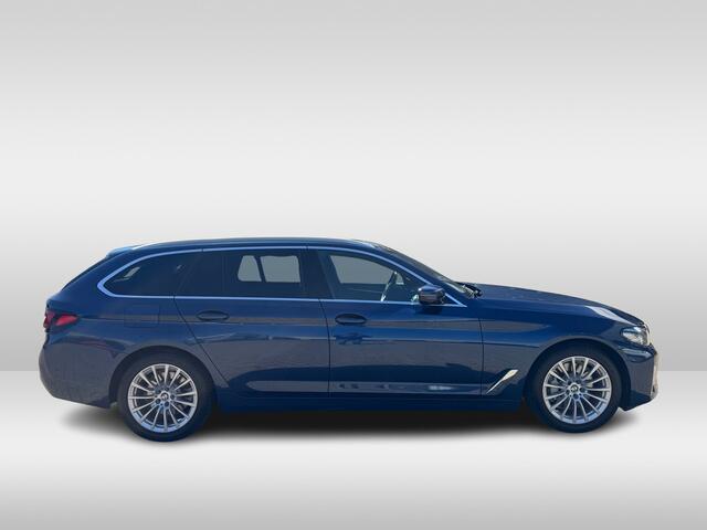 BMW 5-SERIE Touring 530e Luxury Line - Pano - Laser - HUD - Stuurverwarming - Leder - Comfortstoelen - Trekhaak - Rijklaar
