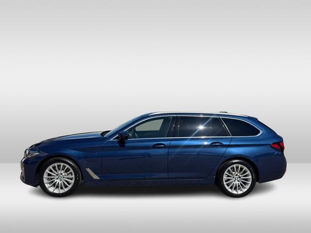 BMW 5-SERIE Touring 530e Luxury Line - Pano - Laser - HUD - Stuurverwarming - Leder - Comfortstoelen - Trekhaak - Rijklaar