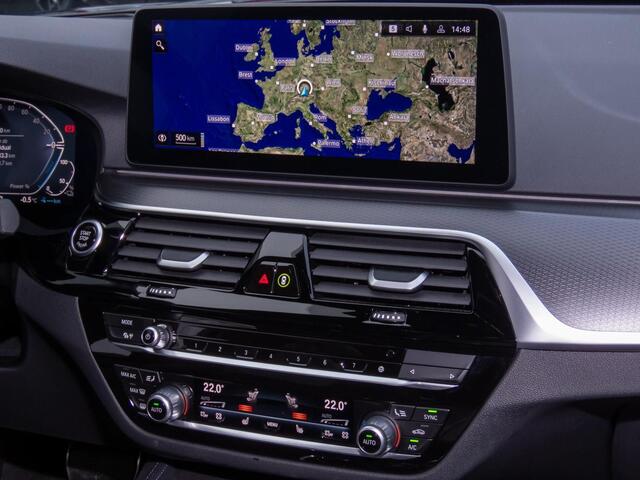 BMW 5-SERIE Touring 530e M-SPORT ** LASER, LEDER, PANORAMA, TREKH, HuD, 19-inch LMV ** 1e EIG - UNFALLFREI - BMW GAR ** ** INFORMEER OOK NAAR ONZE AANTREKKELIJKE FINANCIAL-LEASE TARIEVEN **