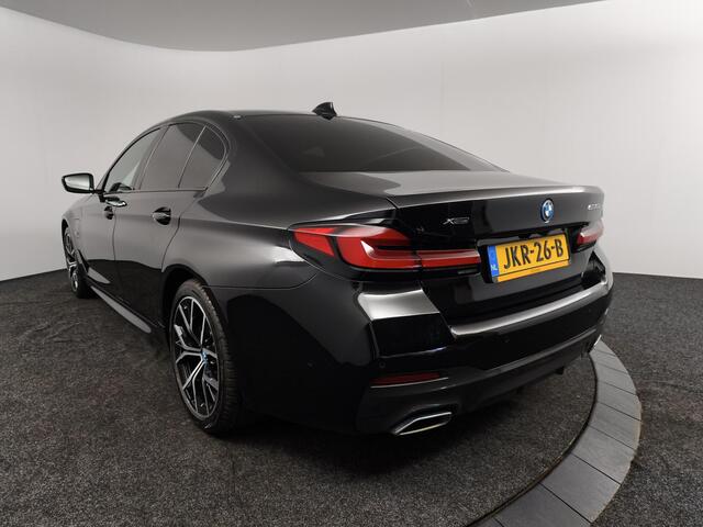BMW 5-SERIE 530e xDrive High Executive | Apple CarPlay + Android Auto | Schuif / kanteldak |