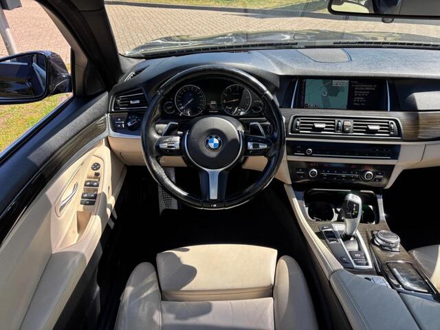 BMW 5-SERIE Touring 520i Sport M-Pakket 2017 Pano Dealerauto Trekhaak