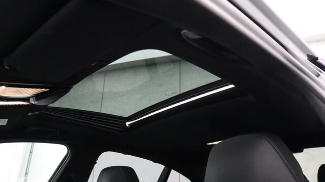 BMW 5-SERIE M550i xDrive High Executive | Bowers & Wilkins | Schuifdak | Head-up | Standkachel | Laserlight | Sofr-Close | Trekhaak
