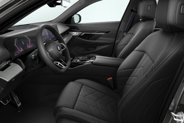 BMW 5-SERIE Sedan 520i | M Sportpakket Pro | Innovation Pack | Travel Pack | Comfort Pack | Trekhaak