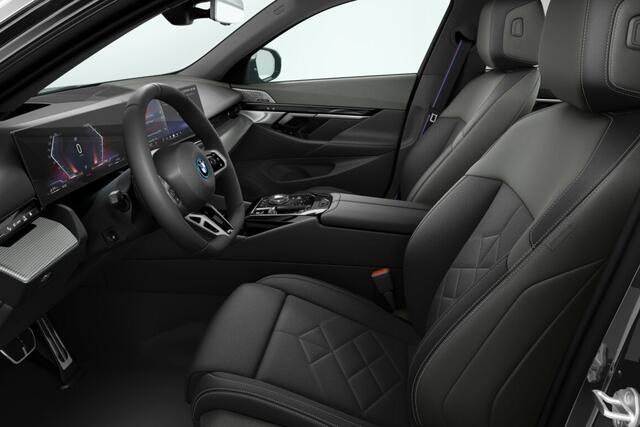 BMW 5-SERIE Sedan 530e M Sport Edition | M Sportpakket Pro | Innovation Pack | Travel Pack | Comfort Pack | Trekhaak