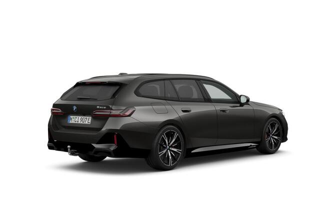 BMW 5-SERIE Touring 530e M Sport Edition | M Sportpakket Pro | Innovation Pack | Travel Pack | Comfort Pack | Trekhaak