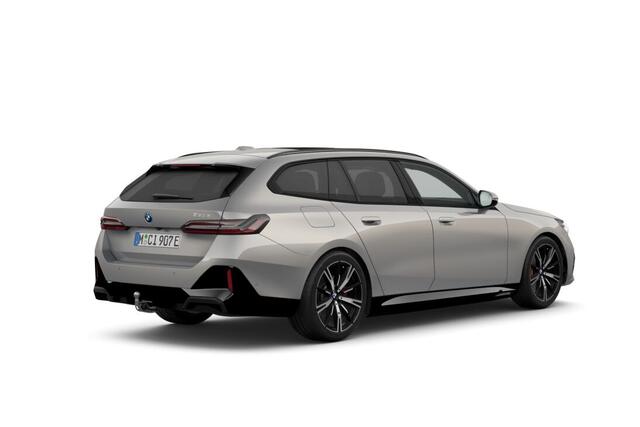 BMW 5-SERIE Touring 530e M Sport Edition | M Sportpakket Pro | Innovation Pack | Travel Pack | Comfort Pack | Trekhaak