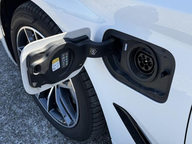 BMW 5-SERIE Touring 530e xDrive | M-Sport | Driv. Ass. Prof. | Act. Steering | Stuur + Stoelverw. | Laser | Head-Up