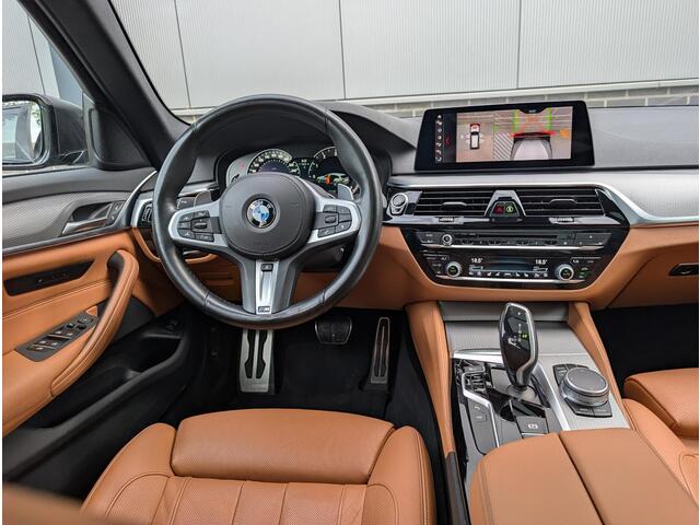BMW 5-SERIE Touring 520i High Executive Edition | Pano | Ventilatie | Parkeerverw | Trekhaak | M-Pakket | Camera
