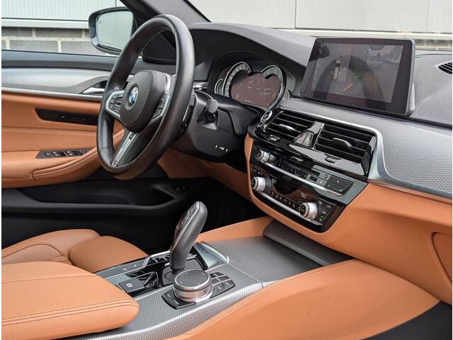 BMW 5-SERIE Touring 520i High Executive Edition | Pano | Ventilatie | Parkeerverw | Trekhaak | M-Pakket | Camera