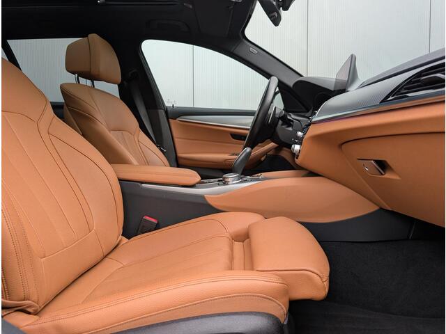 BMW 5-SERIE Touring 520i High Executive Edition | Pano | Ventilatie | Parkeerverw | Trekhaak | M-Pakket | Camera