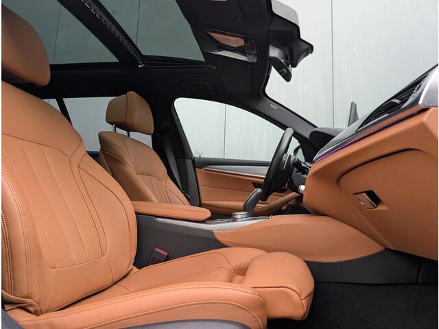 BMW 5-SERIE Touring 520i High Executive Edition | Pano | Ventilatie | Parkeerverw | Trekhaak | M-Pakket | Camera
