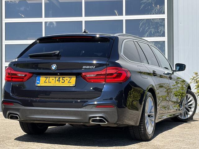 BMW 5-SERIE Touring 520i High Executive Edition 184pk | M Sportpakket | Achteruitrijcamera | Dab | Elektrisch glazen panorama-dak | LED koplampen | Navigatiesysteem full map | Voorstoelen verwarmd | Dealer onderhouden!